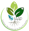 Logo iaap tre foglie disegnate con sotto la scritta IAAP a far loro da tronco e sorrette da delle radici (sempre disegnate) il tutto racchiuso da un cerchio